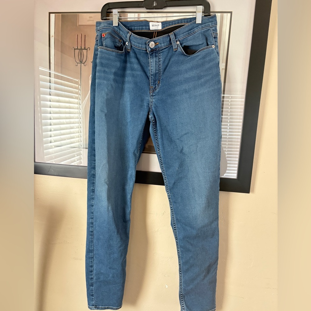 Hudson denim jeans. Straight leg. Medium wash. Size 31/12